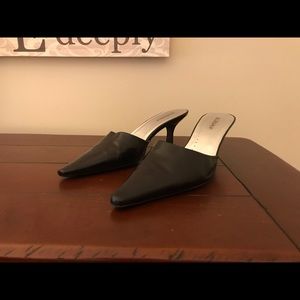 BCBG black leather mule